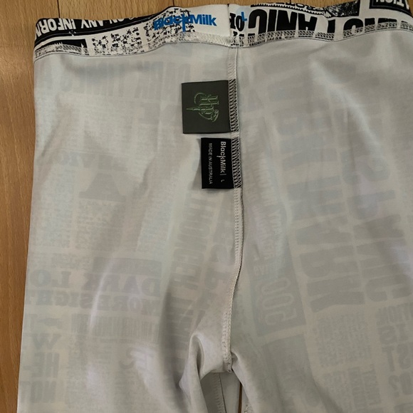 Blackmilk Harry Potter Daily Prophet Leggings - Picture 3 of 5